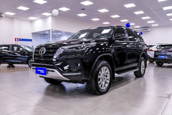 TOYOTA HILUX SW4 2.8 D-4D TURBO DIESEL SRX 7L 4X4 AUTOMÁTICO